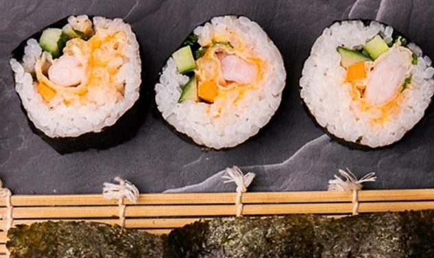 salmon tempura roll, salmon tempura, salmon tempura, fried salmon roll