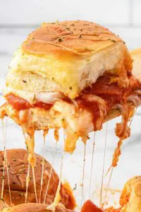 Pepeperoni-Pizza-Sliders